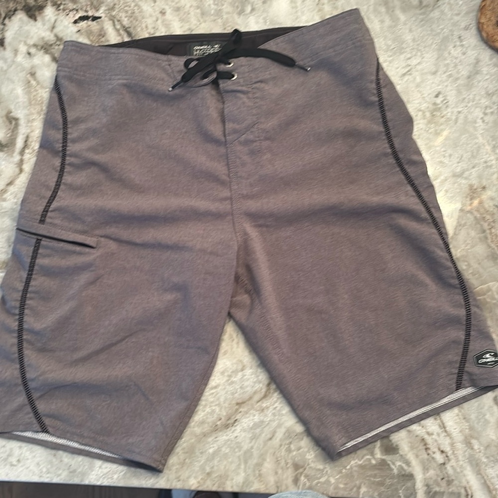 Men’s ONeill Hybrid Shorts in Size 30.